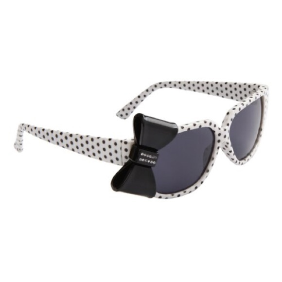 Two for 30 bowtie sunglasses comes with hard case - Picture 6 of 6